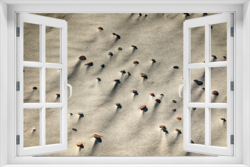Fototapeta Naklejka Na Ścianę Okno 3D - Kolorowe kamienie na plaży nad morzem.
