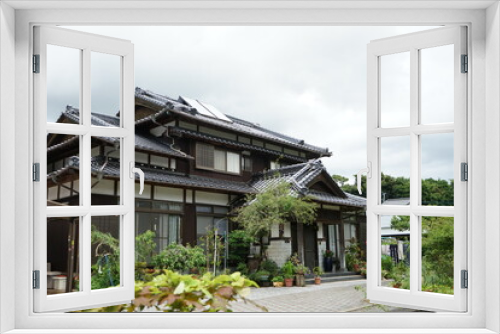 Fototapeta Naklejka Na Ścianę Okno 3D - Typical Japanese-style wood-structured Machiya with a well-maintained garden.