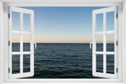 Fototapeta Naklejka Na Ścianę Okno 3D - Horyzont nad spokojnym morzem Bałtyckim