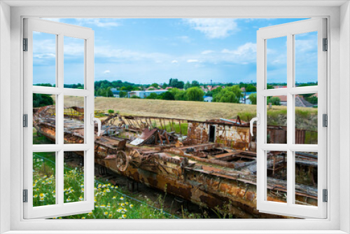 Fototapeta Naklejka Na Ścianę Okno 3D - Rusty shipwreck of the Blonde Tisza