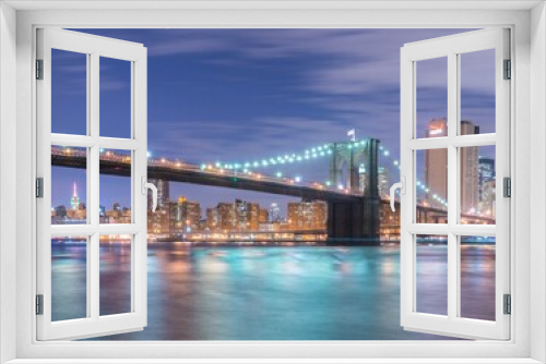 Fototapeta Naklejka Na Ścianę Okno 3D - Night view of Manhattan and Brooklyn bridge