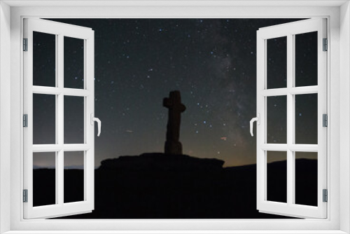 Fototapeta Naklejka Na Ścianę Okno 3D - Gipfelkreuz unterm Sternenzelt