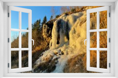 Fototapeta Naklejka Na Ścianę Okno 3D - Frozen Waterfall in Bodø Mountains