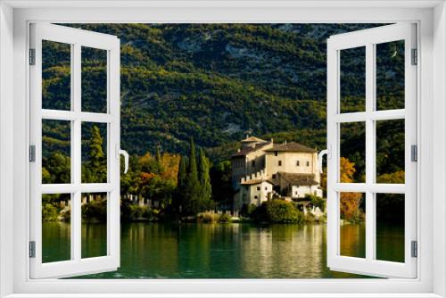 Fototapeta Naklejka Na Ścianę Okno 3D - Il castello e il Lago di Toblino. Panorama autunnale. Provincia di Trento. Trentino Alto Adige, Italia