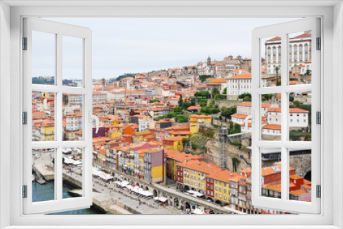 Fototapeta Naklejka Na Ścianę Okno 3D - view of historical part of Porto city