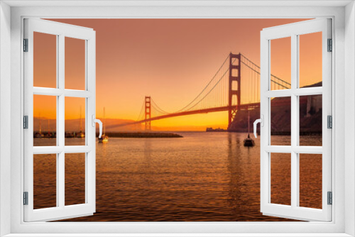 Fototapeta Naklejka Na Ścianę Okno 3D - The Golden Gate Bridge in San Francisco at sunset