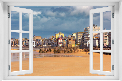 Fototapeta Naklejka Na Ścianę Okno 3D - Sunny view of beautiful walled port city of Saint-Malo, Brittany, France
