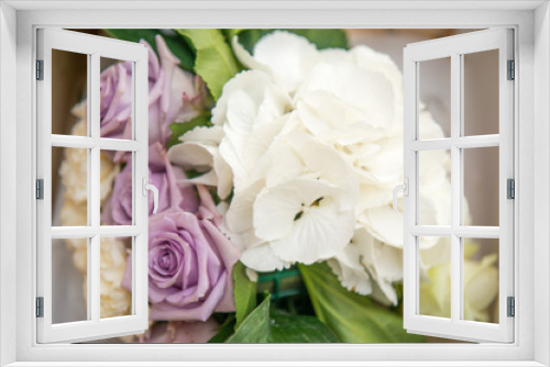 Fototapeta Naklejka Na Ścianę Okno 3D - Bouquet sposa rotondo di fiori freschi misti
