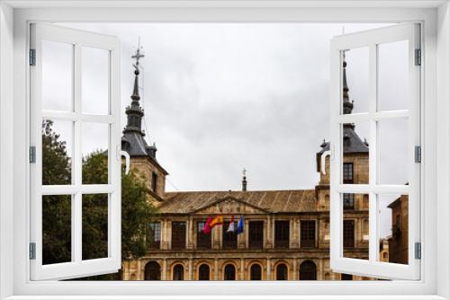 Fototapeta Naklejka Na Ścianę Okno 3D - View to town hall of Toledo