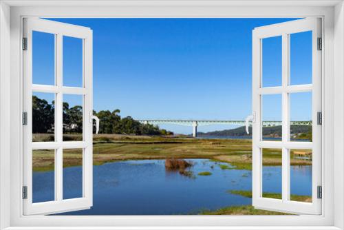 Fototapeta Naklejka Na Ścianę Okno 3D - bridge over the blue sea