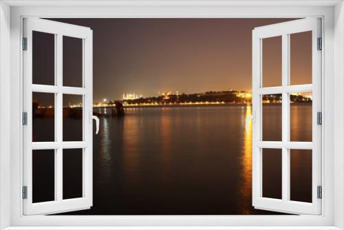 Fototapeta Naklejka Na Ścianę Okno 3D - Istanbul historical peninsula night view, the lights of the night reflect on the sea