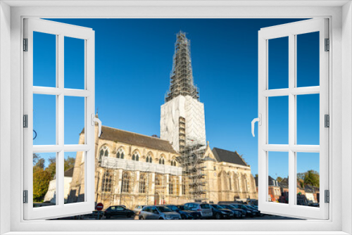 Fototapeta Naklejka Na Ścianę Okno 3D - Restauration du clocher d'une église. Echafaudage imposant. Collégiale d'Auffay (76)