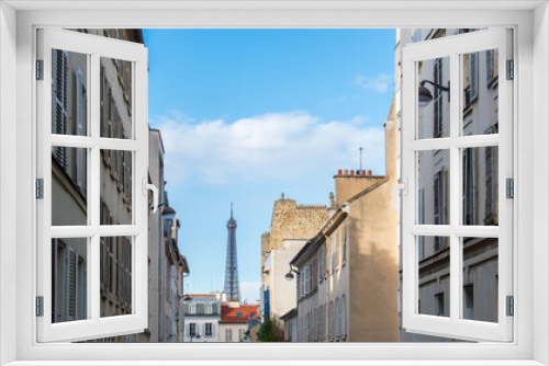 Fototapeta Naklejka Na Ścianę Okno 3D - La tour Eiffel depuis une ruelle parisienne, France