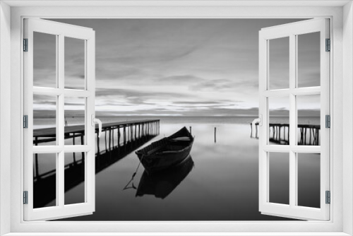 Fototapeta Naklejka Na Ścianę Okno 3D - boat at sunrise on the lake