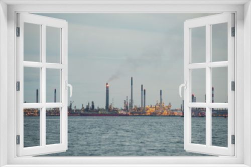 Fototapeta Naklejka Na Ścianę Okno 3D - Oil refinery
