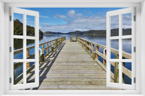 Fototapeta Naklejka Na Ścianę Okno 3D - Wooden pier in a sea bay