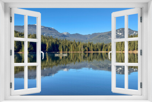 Fototapeta Naklejka Na Ścianę Okno 3D - lake in the mountains at Whistler, BC, Canada