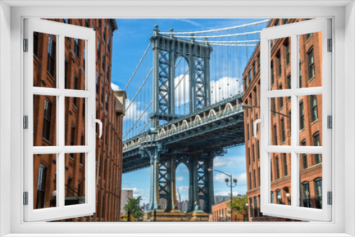 Fototapeta Naklejka Na Ścianę Okno 3D - New York City Brooklyn old buildings and bridge in Dumbo