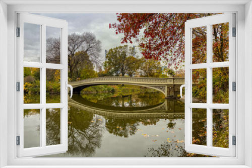 Fototapeta Naklejka Na Ścianę Okno 3D - Bow bridge in late autumn