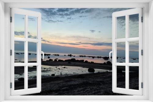 Fototapeta Naklejka Na Ścianę Okno 3D - early morning by the sea with a view of the sky