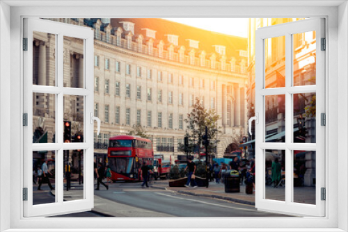 Fototapeta Naklejka Na Ścianę Okno 3D - Busy Street View at London City