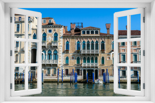 Fototapeta Naklejka Na Ścianę Okno 3D - Scenic  view of Grand Canal (Grand Canale) in Venice, Veneto, Italy, Europe. Luxury residential house area along the biggest water channel. Golden hour on the facades. Urban summer tourism