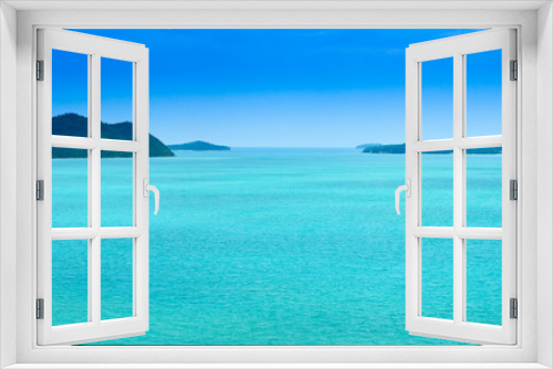Fototapeta Naklejka Na Ścianę Okno 3D - Green sea with blue sky