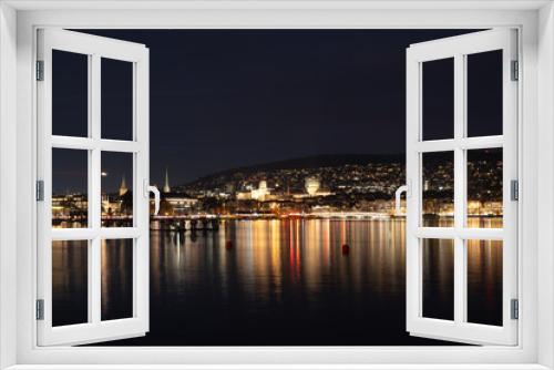 Fototapeta Naklejka Na Ścianę Okno 3D - Lake Zurich at night. Old town city light reflected on the water surface, no people