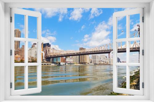 Fototapeta Naklejka Na Ścianę Okno 3D - Queensboro Bridge over East River with view on Manhattan
