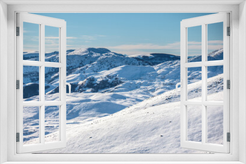 Fototapeta Naklejka Na Ścianę Okno 3D - Pristine snow blankets rugged terrain.