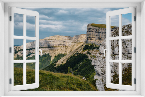 Fototapeta Naklejka Na Ścianę Okno 3D - View of the alpine meadows of the Font d'Urle plateau in the Vercors (Drôme, France) with its cliffs, limestone rocks, and pastures