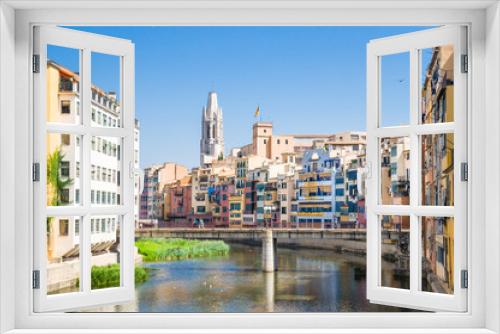 Fototapeta Naklejka Na Ścianę Okno 3D - View of the city of Girona