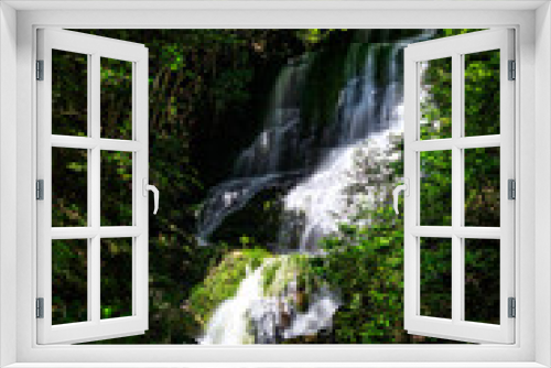 Fototapeta Naklejka Na Ścianę Okno 3D - 美しい新緑に囲まれた滝｜太戸の滝