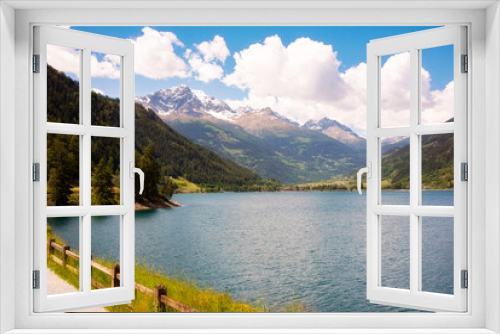 Fototapeta Naklejka Na Ścianę Okno 3D - Mountain lake in Swiss alps in summer