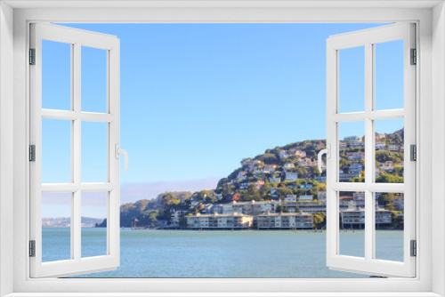 Fototapeta Naklejka Na Ścianę Okno 3D - Ocean front homes in San Francisco 