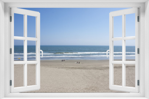 Fototapeta Naklejka Na Ścianę Okno 3D - 砂浜とサーファー　千葉