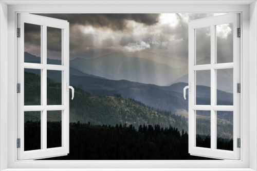 Fototapeta Naklejka Na Ścianę Okno 3D - ciężkie zachmurzone niebo nad pasmem górskim