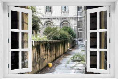 Fototapeta Naklejka Na Ścianę Okno 3D - Cloitre de l'Hôtel Dieu à Lyon