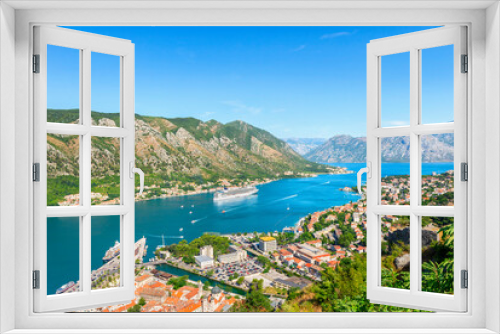 Fototapeta Naklejka Na Ścianę Okno 3D - Cruise liner in Kotor