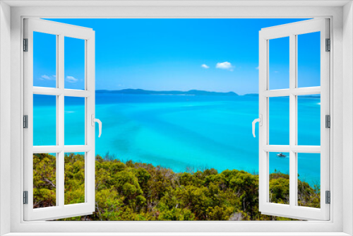 Fototapeta Naklejka Na Ścianę Okno 3D - Whitehaven Beach is on Whitsunday Island. The beach is known for its crystal white silica sands and turquoise colored waters. Autralia, Dec 2019