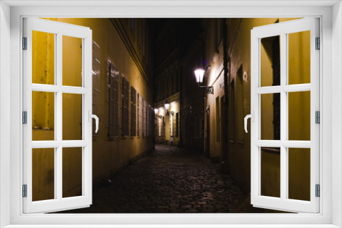 Fototapeta Naklejka Na Ścianę Okno 3D - empty alley in old town at night