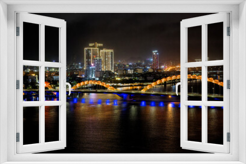 Fototapeta Naklejka Na Ścianę Okno 3D - ドラゴンブリッジ（ロン橋）と街の夜景　ベトナム　ダナン　Dragon bridge Vietnam Danang