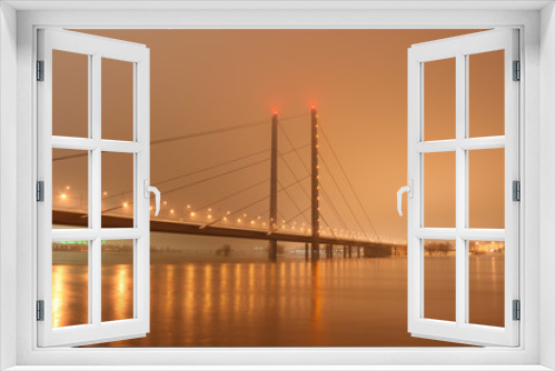 Fototapeta Naklejka Na Ścianę Okno 3D - Düsseldorfer Brücke im Nebel
