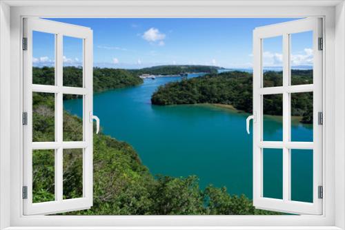 Fototapeta Naklejka Na Ścianę Okno 3D - 沖縄の海・ワルミ大橋からの眺め