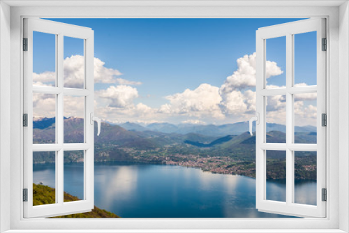 Fototapeta Naklejka Na Ścianę Okno 3D - Blick über den Lago Maggiore in Italien