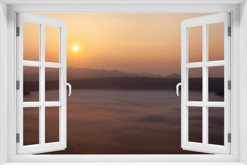 Fototapeta Naklejka Na Ścianę Okno 3D - 北海道の摩周湖の霧と日の出