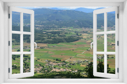 Fototapeta Naklejka Na Ścianę Okno 3D - Forca Canapine (Umbria)