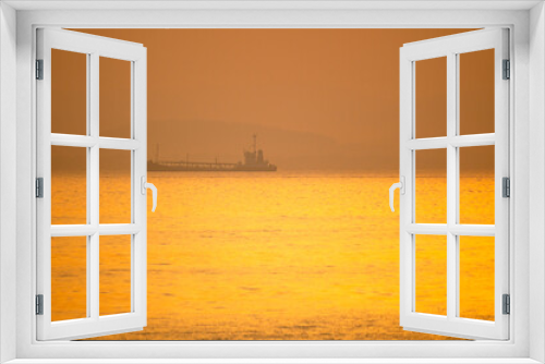 Fototapeta Naklejka Na Ścianę Okno 3D - 朝焼けの映える海と船のシルエット20190606-2