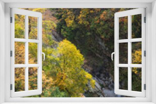 Fototapeta Naklejka Na Ścianę Okno 3D - 日本　秋田県湯沢市の小安峡の河原湯橋からの紅葉と大噴湯