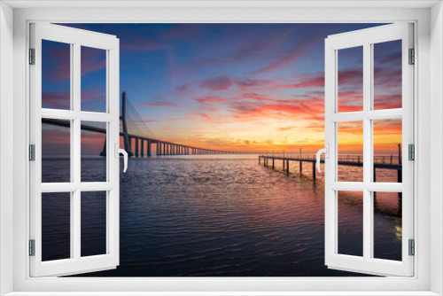 Fototapeta Naklejka Na Ścianę Okno 3D - Vasco da Gama bridge and pier over tagus river in Lisbon (Portugal),before sunrise